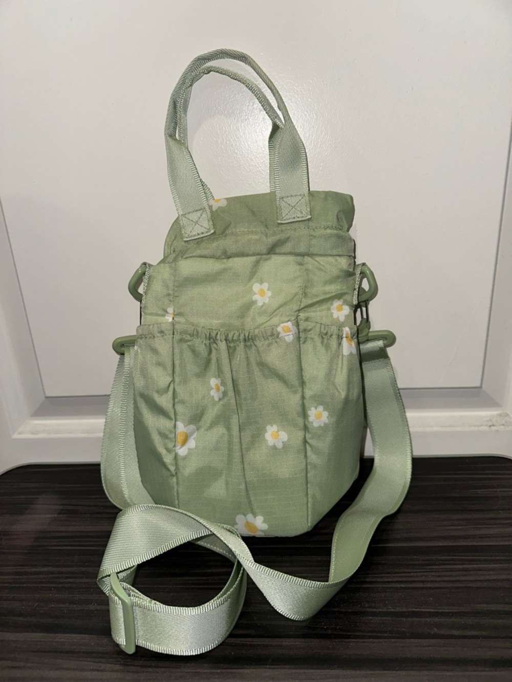 Calpak Green Daisy Water Bottle Holder